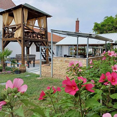 Unicum Vendeghaz Hotel Abadszalok Exterior photo
