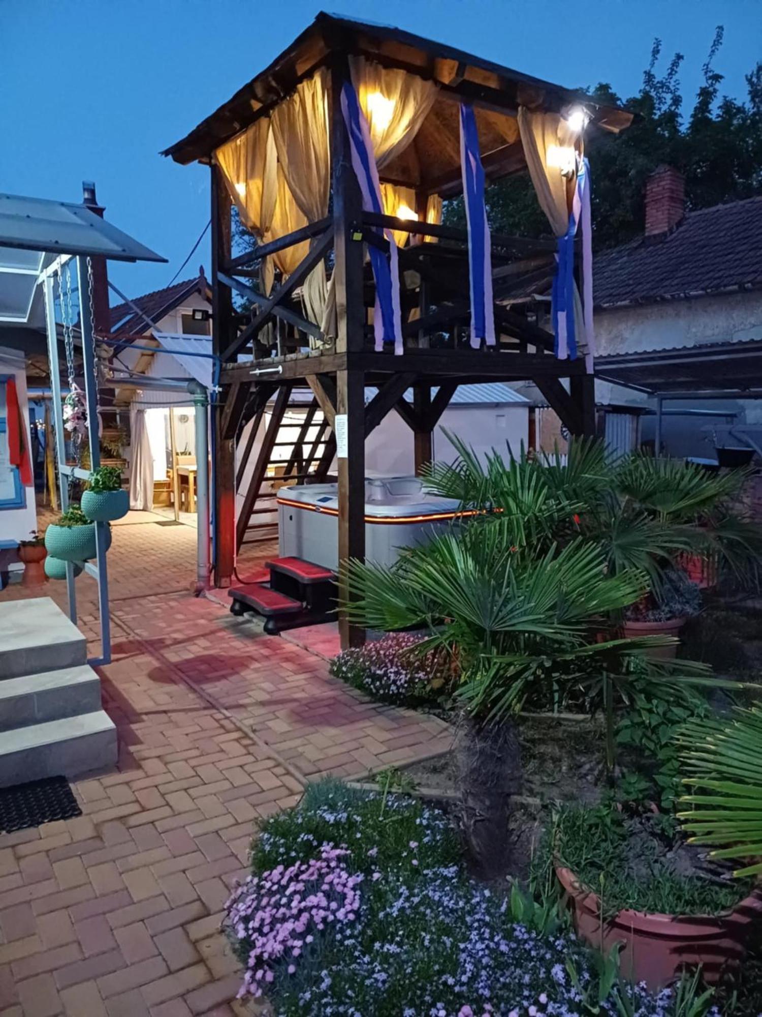 Unicum Vendeghaz Hotel Abadszalok Exterior photo