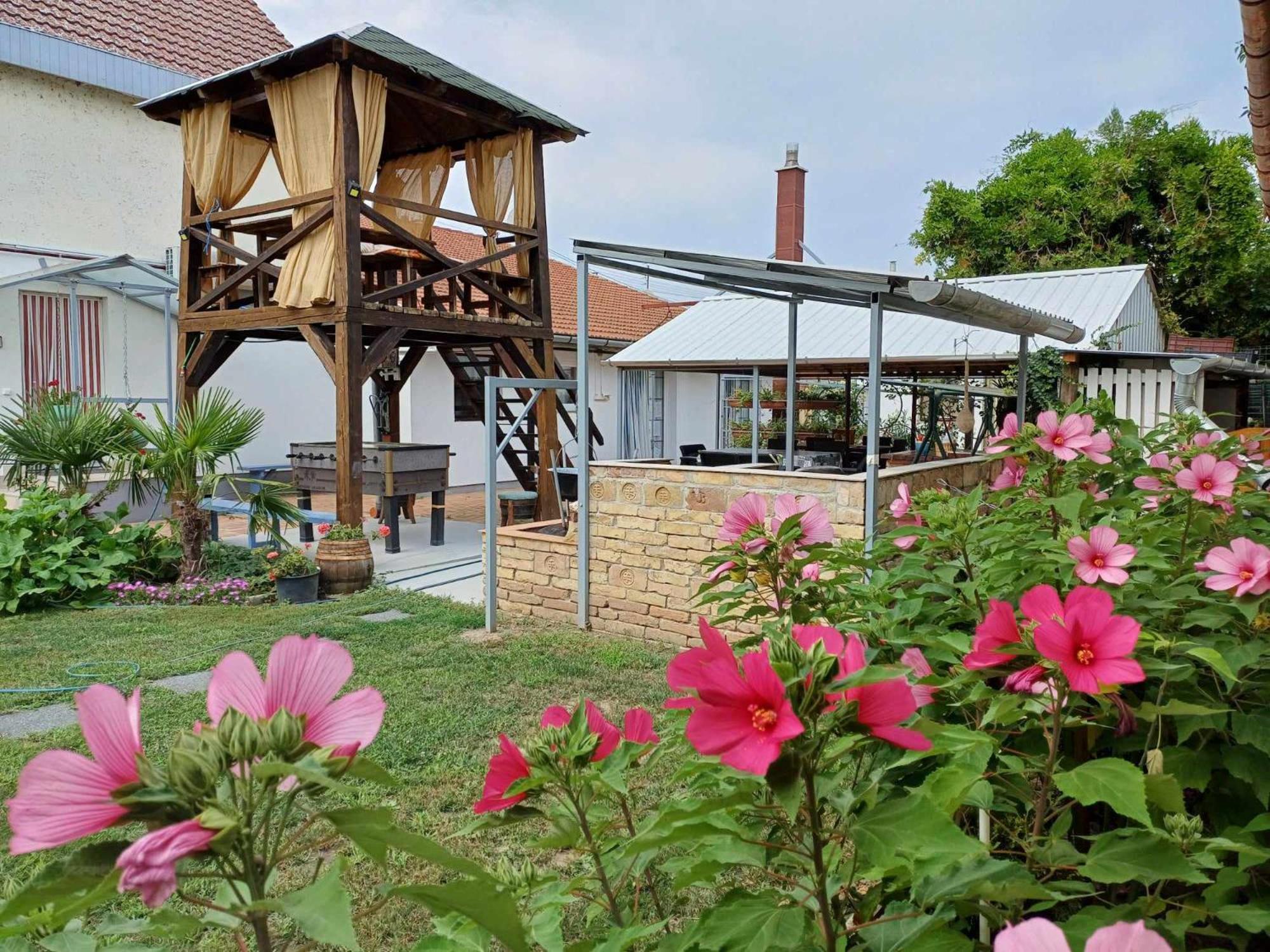 Unicum Vendeghaz Hotel Abadszalok Exterior photo